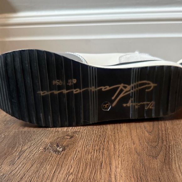 Vintage Havana Cream and Silver Sneakers with Burgundy Star - Picture 3 of 9